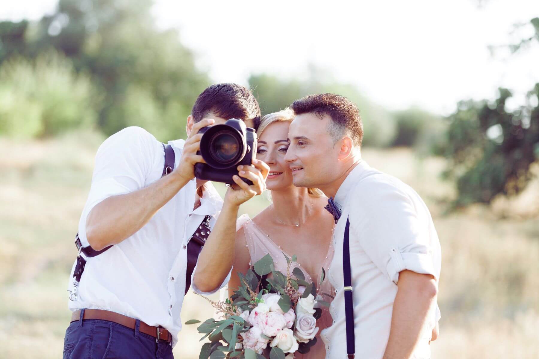 Fotokoutek na svatbu: Zachytí okamžiky, které profesionální fotograf nevidí