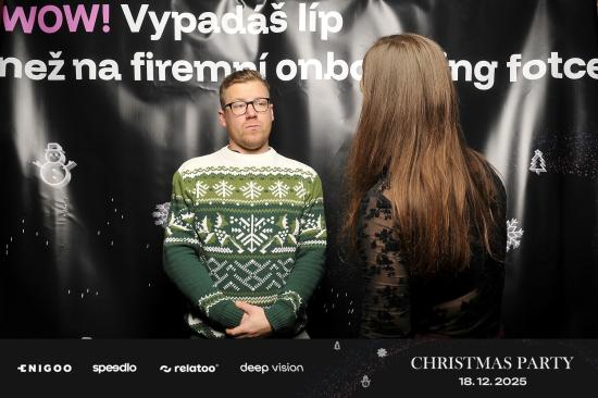 Titulní fotografie: Vánoční večírek Deep Vision, Road Cafe Bar